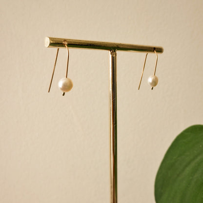 Minimal Pearl Drop Earrings